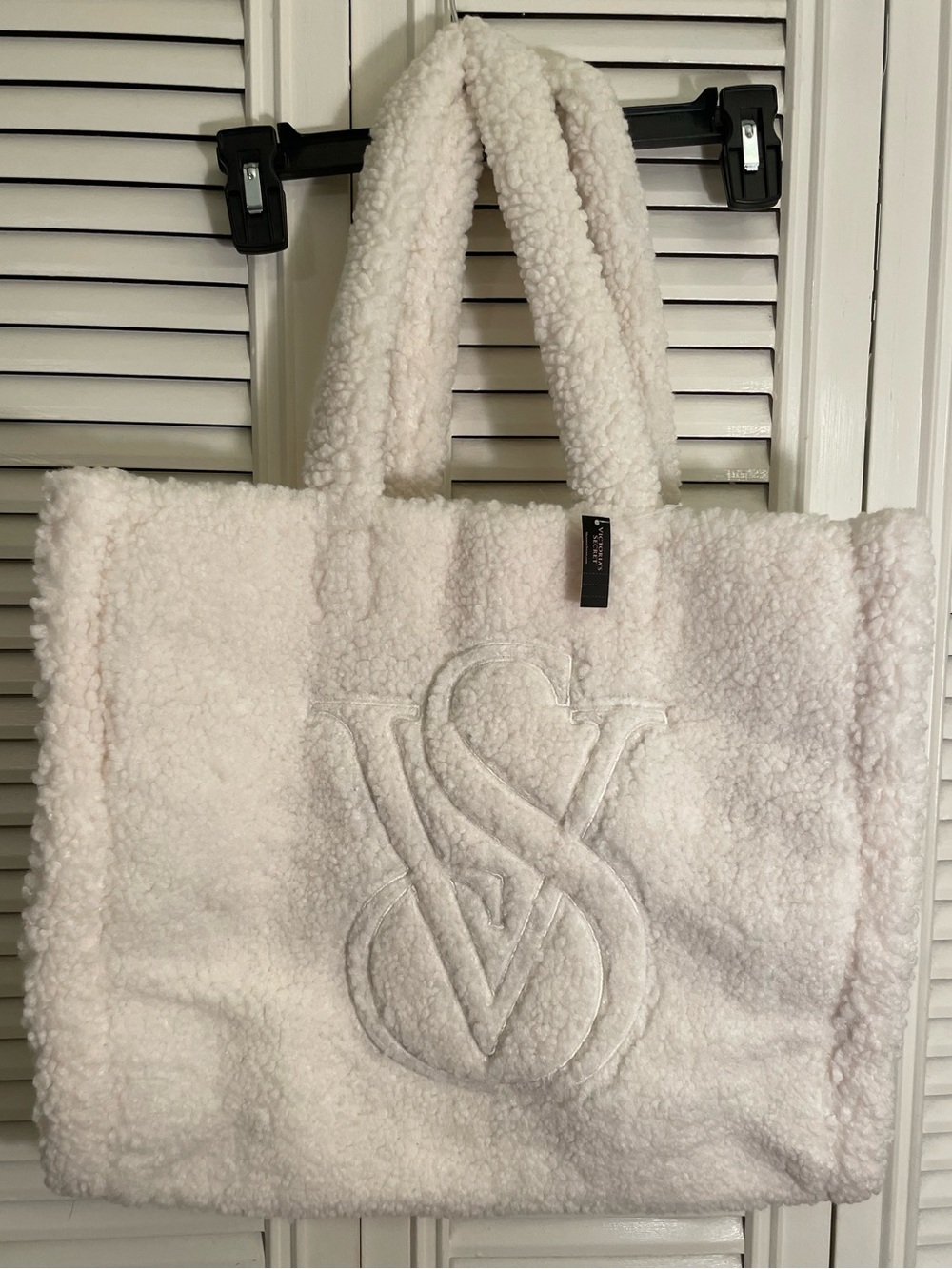 NWT Victoria's Secret Plush Cozy Sherpa Tote in Ivory/Cream.